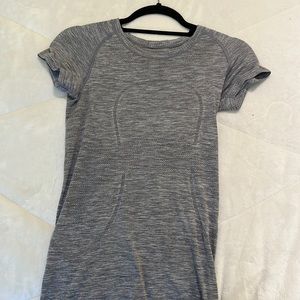 Lululemon gray athletic top